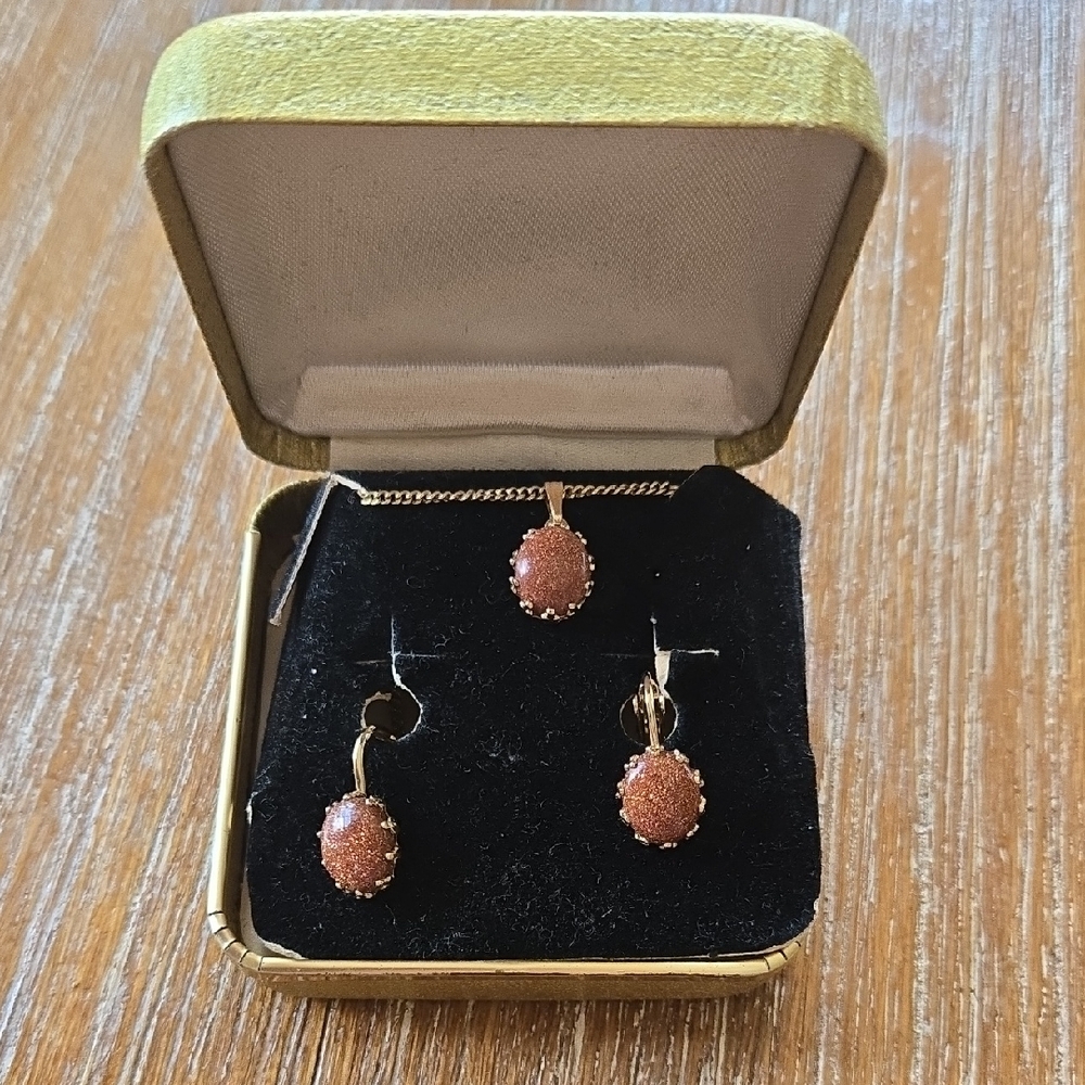Vintage Goldstone Gold and Brown Necklace Set With Screwback Earrings